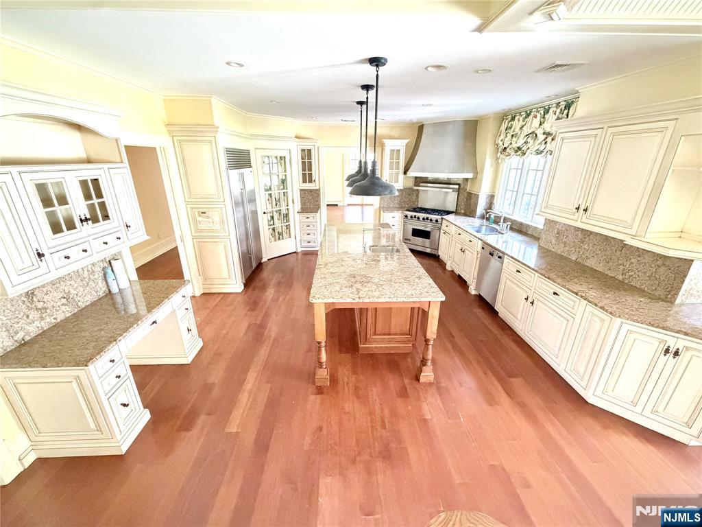 325 Wearimus Road Ho-Ho-Kus, NJ 07423 - Photo 9 of 26