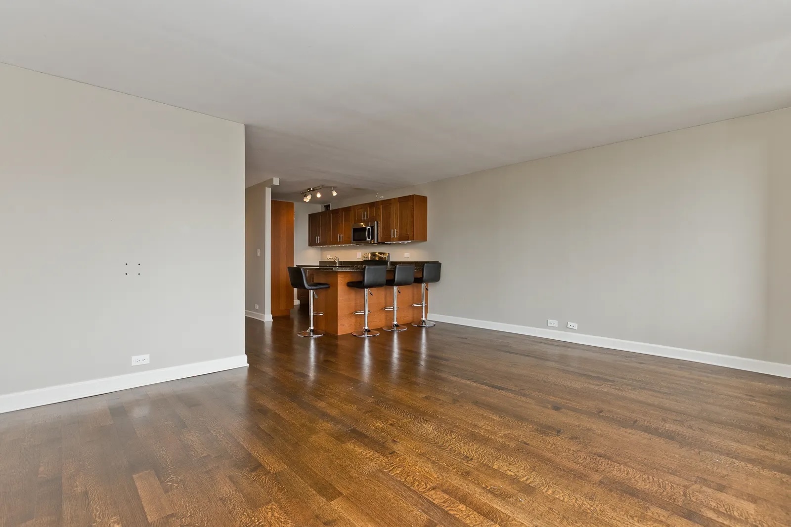 655 West Irving Park Road, Unit 811 Chicago, IL 60613 - Photo 8 of 10