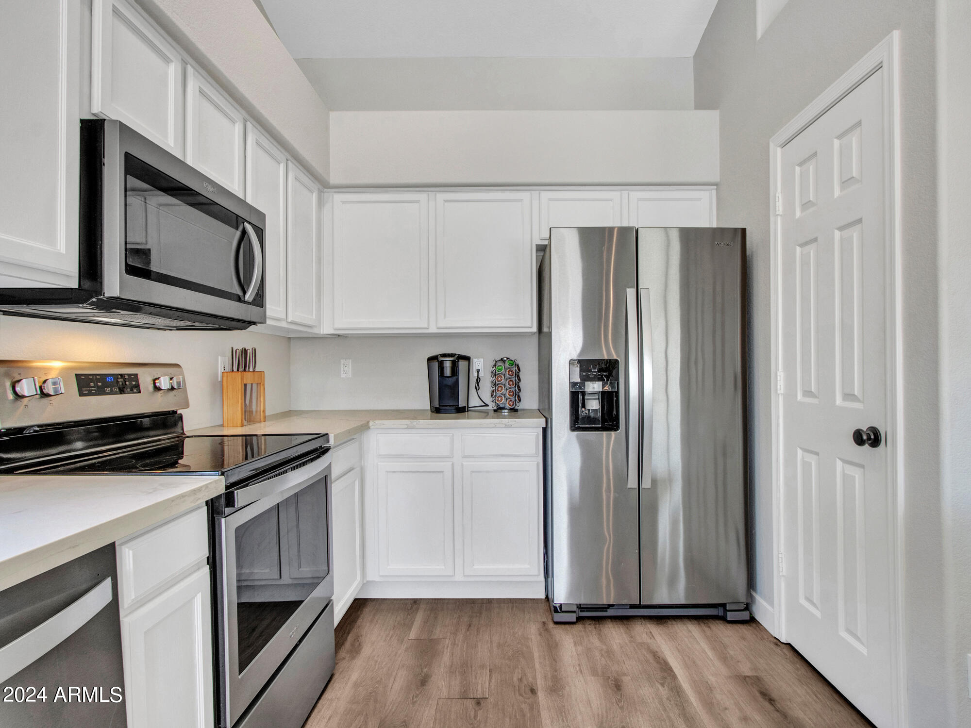 6408 West Briles Road Phoenix, AZ 85083 - Photo 17 of 59 04-Kitchen (1)