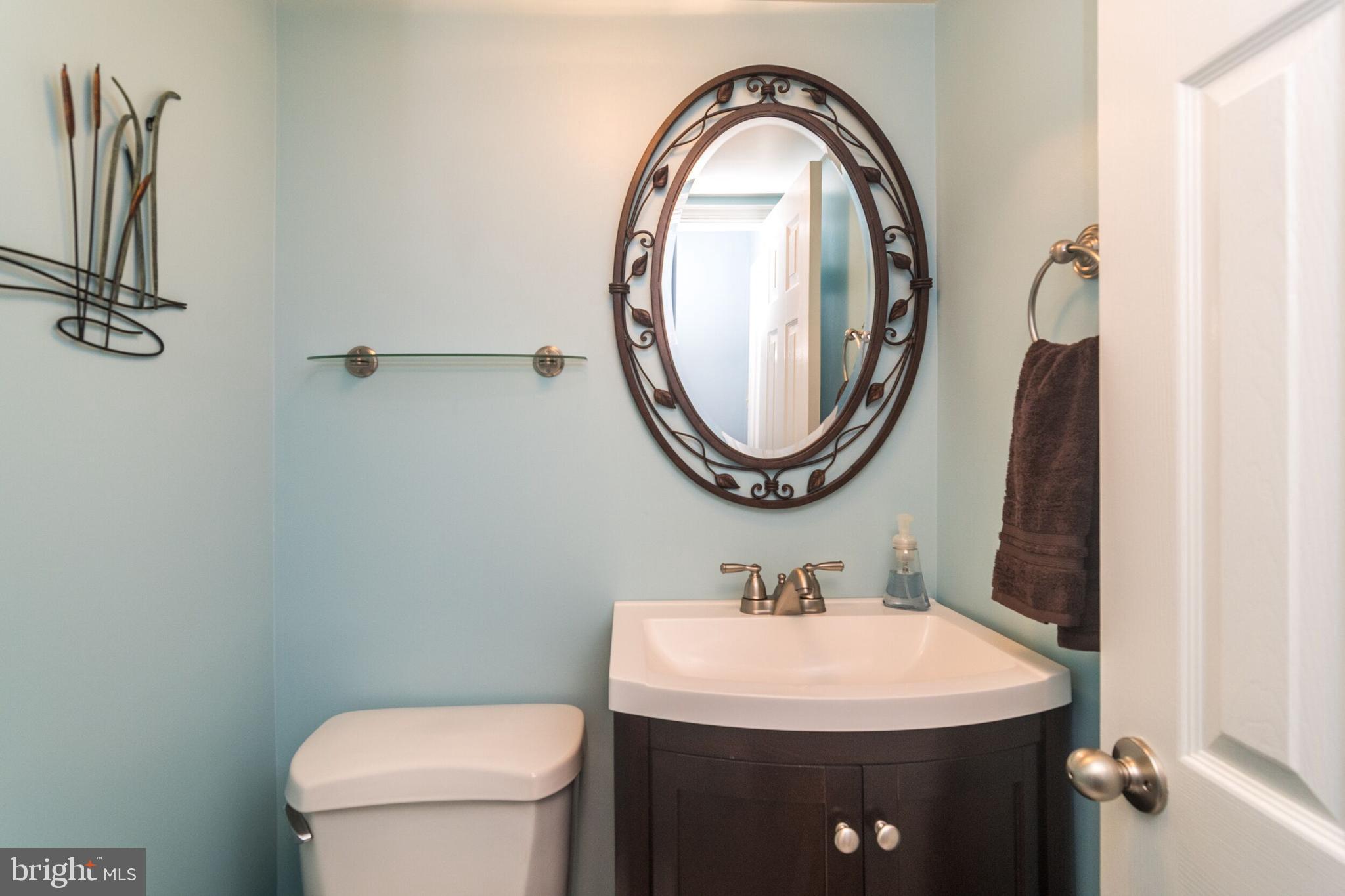 10224 West Keswick Road Philadelphia, PA 19114 - Photo 14 of 27 Half Bath Main Floor