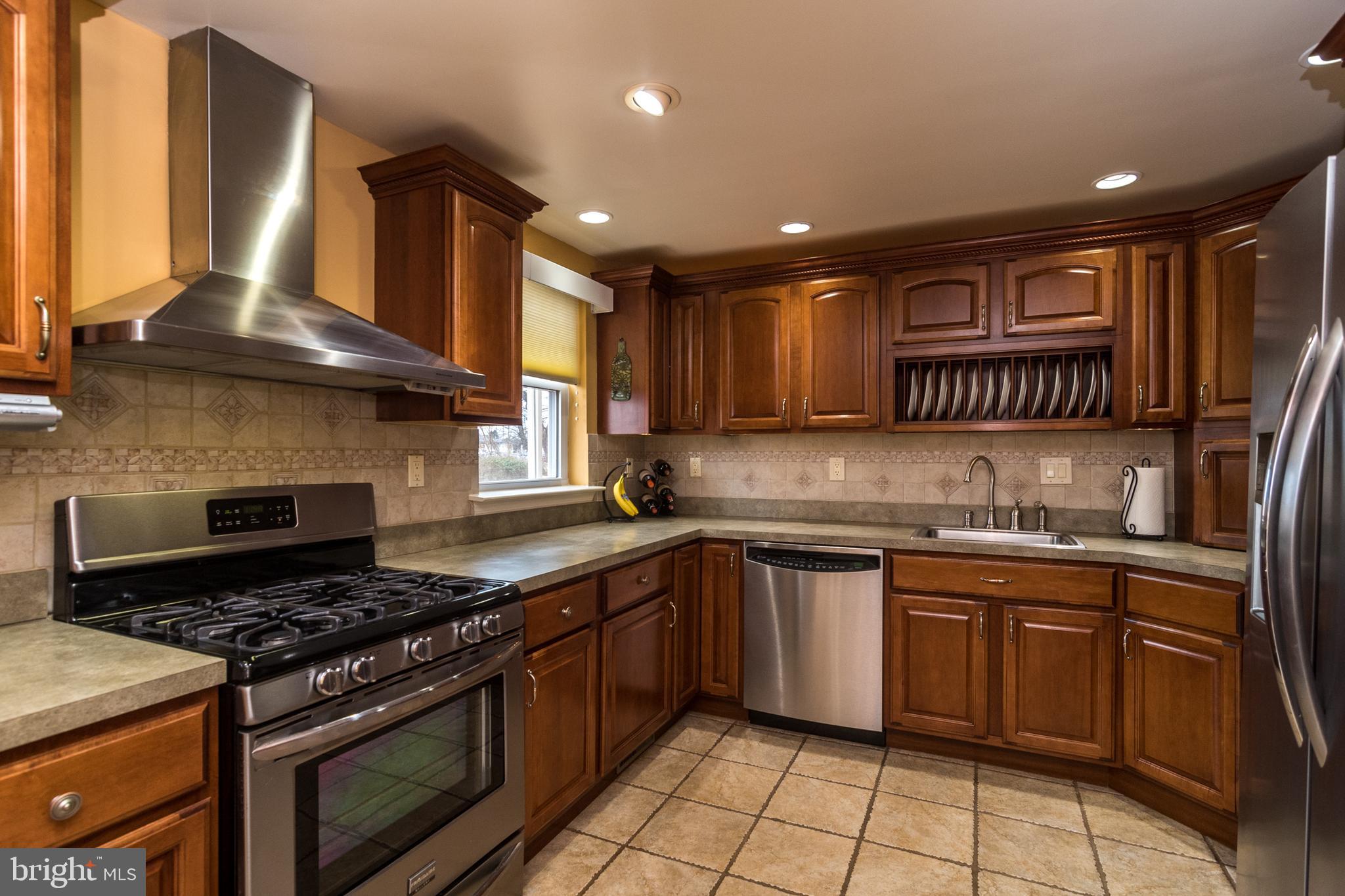 10224 West Keswick Road Philadelphia, PA 19114 - Photo 3 of 27 Kitchen