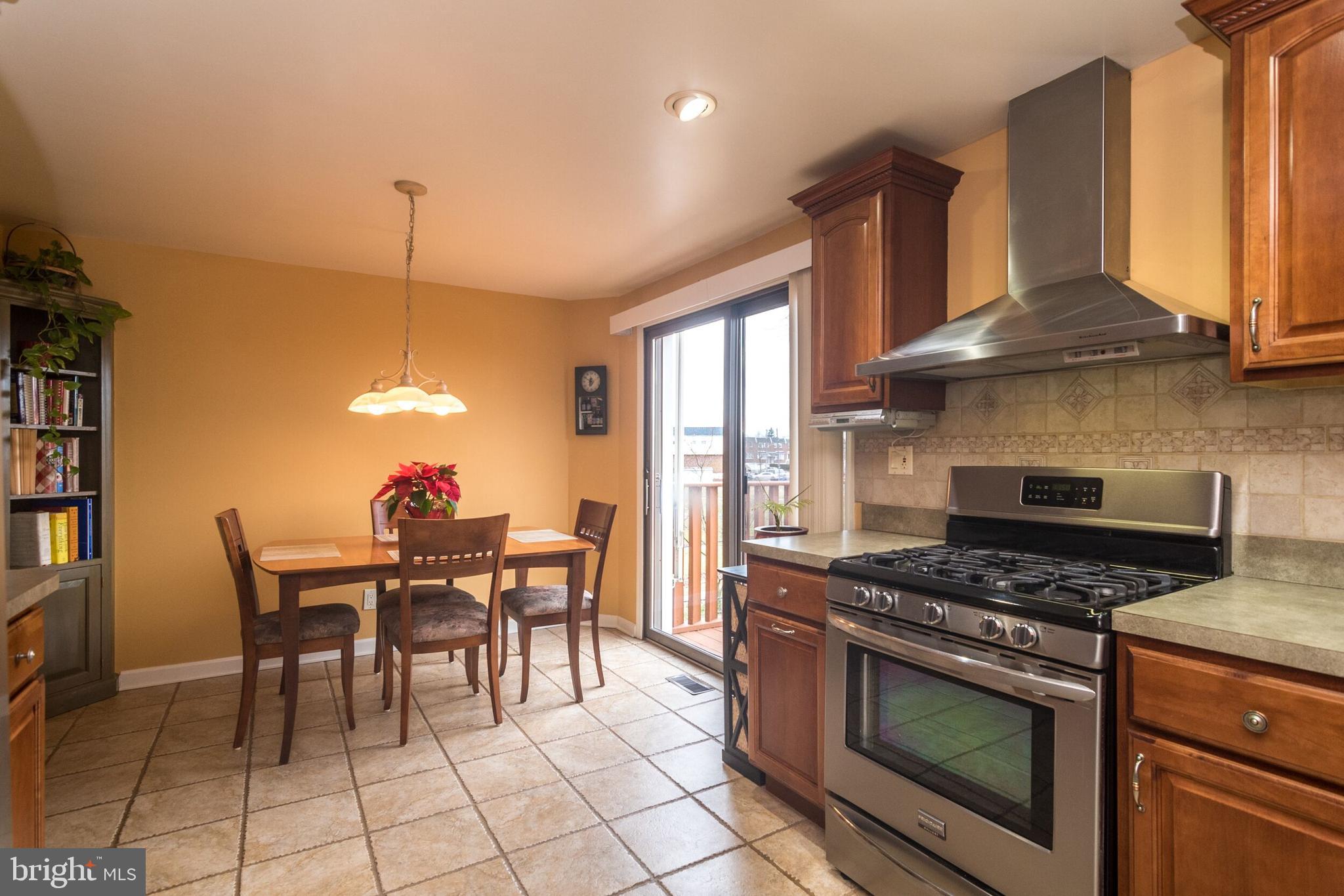 10224 West Keswick Road Philadelphia, PA 19114 - Photo 4 of 27 Kitchen