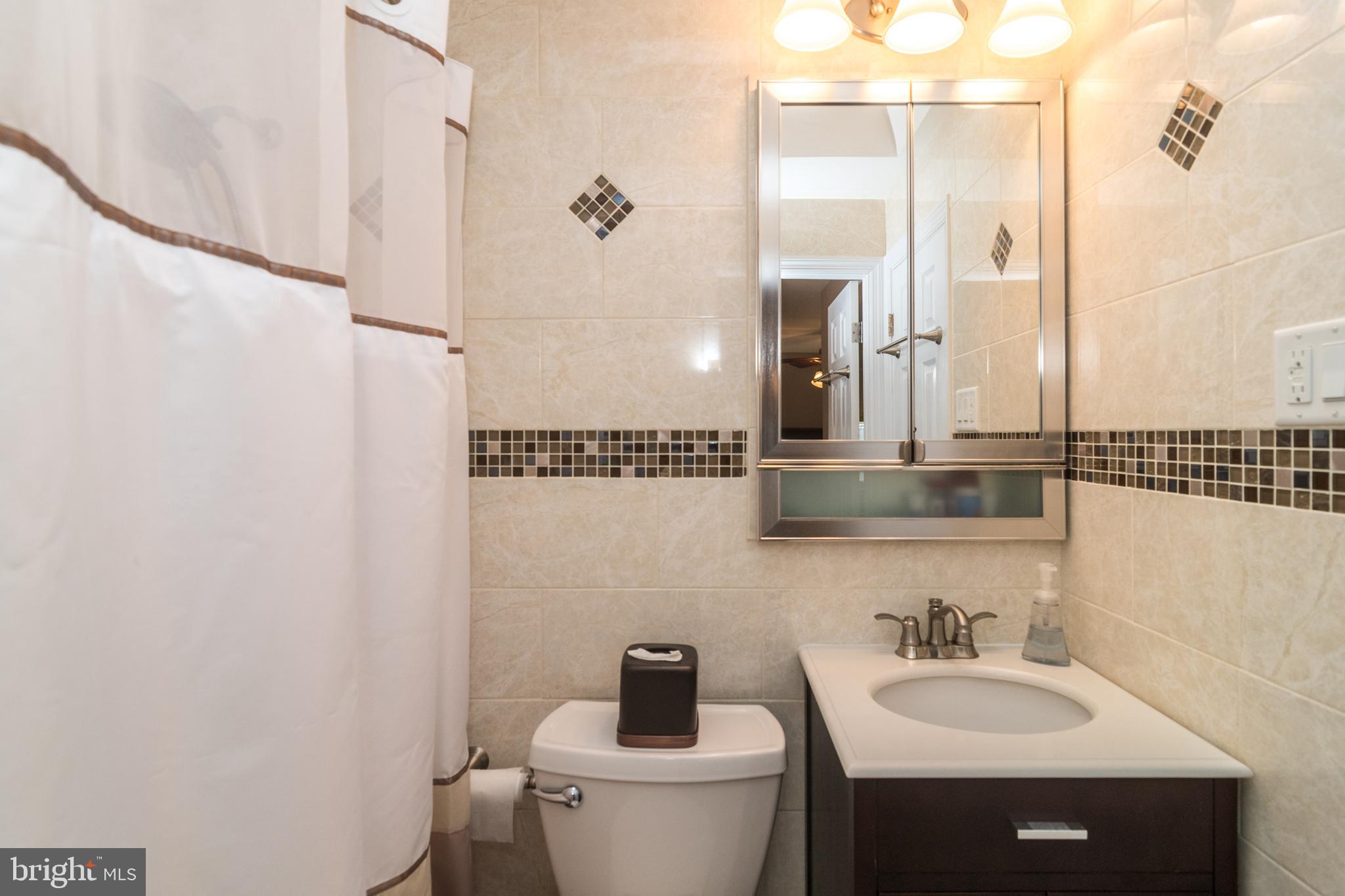10224 West Keswick Road Philadelphia, PA 19114 - Photo 6 of 27 Upstairs Main Full Bathroom with Tub & Shower