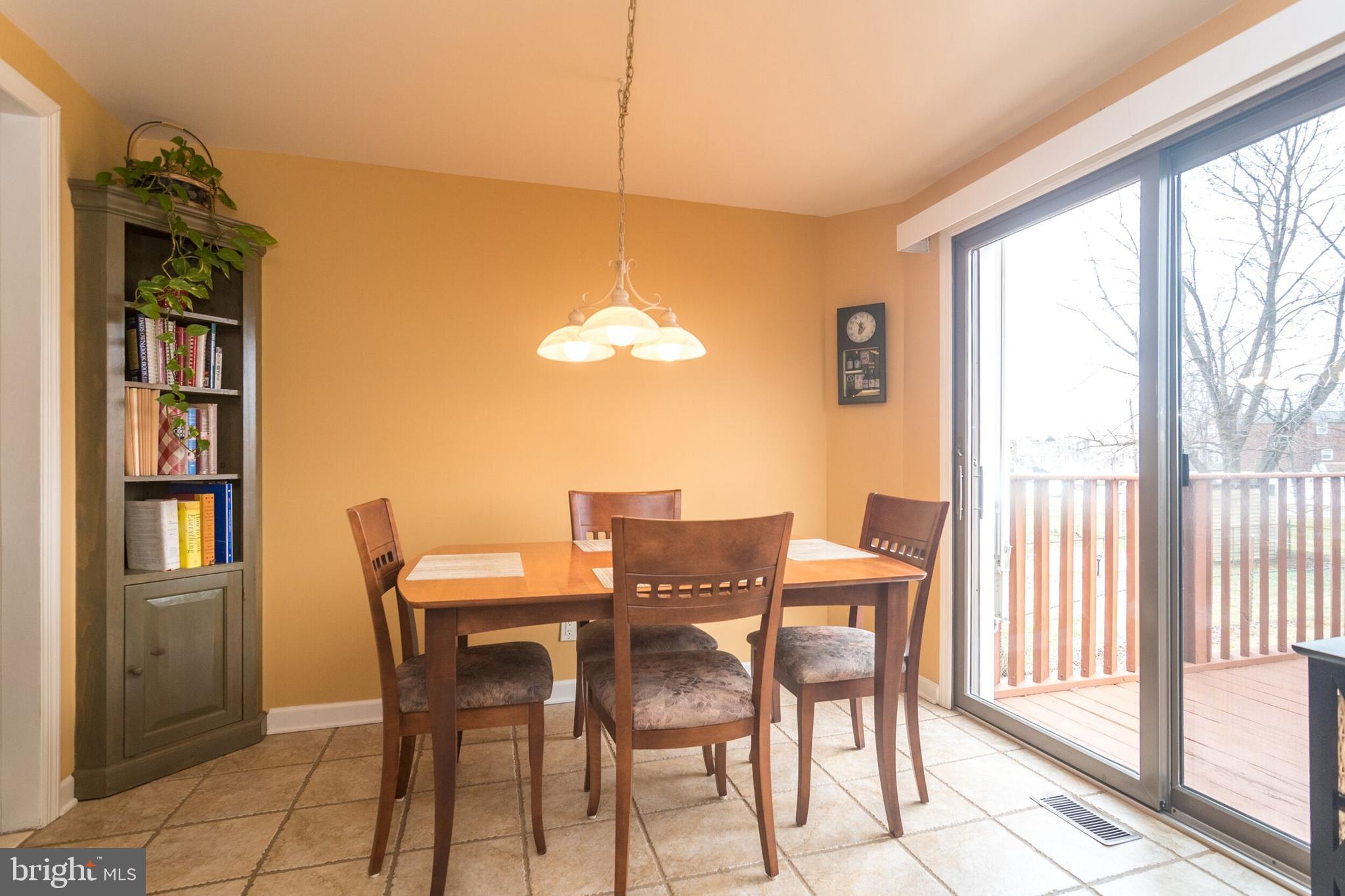 10224 West Keswick Road Philadelphia, PA 19114 - Photo 10 of 27 Breakfast Room