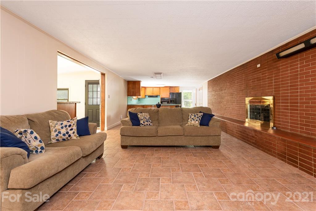263 Erwin Hills Road Asheville, NC 28806 - Photo 7 of 35 Gallery Image 7