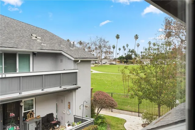 $2,600 | 18312 Parkview Lane, Unit 202, Huntington Beach, CA 92648
