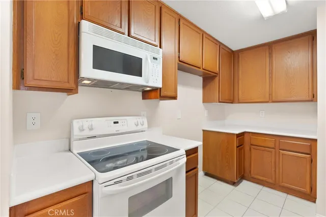 $2,600 | 18312 Parkview Lane, Unit 202, Huntington Beach, CA 92648