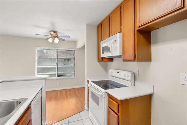 $2,600 | 18312 Parkview Lane, Unit 202, Huntington Beach, CA 92648