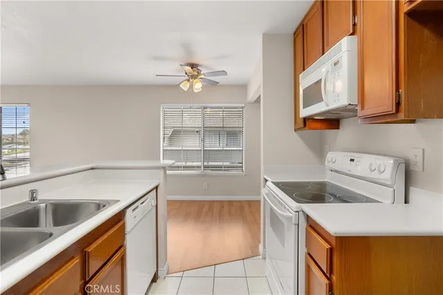 $2,600 | 18312 Parkview Lane, Unit 202, Huntington Beach, CA 92648