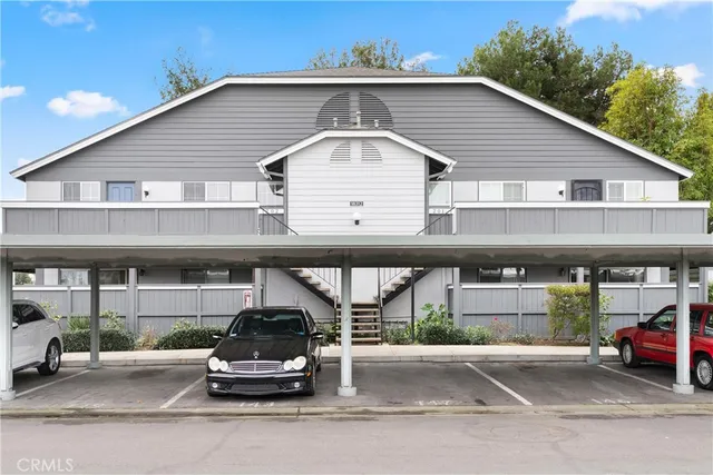 $2,600 | 18312 Parkview Lane, Unit 202, Huntington Beach, CA 92648