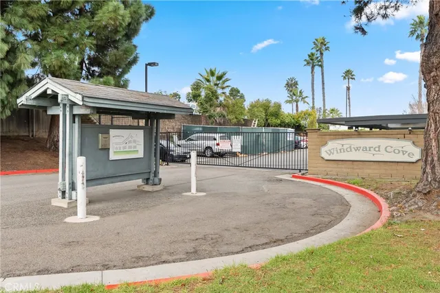 $2,600 | 18312 Parkview Lane, Unit 202, Huntington Beach, CA 92648