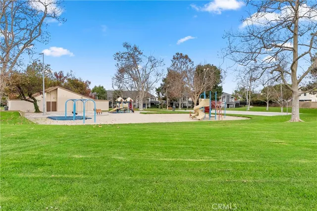 $2,600 | 18312 Parkview Lane, Unit 202, Huntington Beach, CA 92648