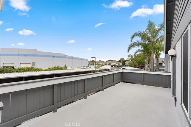$2,600 | 18312 Parkview Lane, Unit 202, Huntington Beach, CA 92648