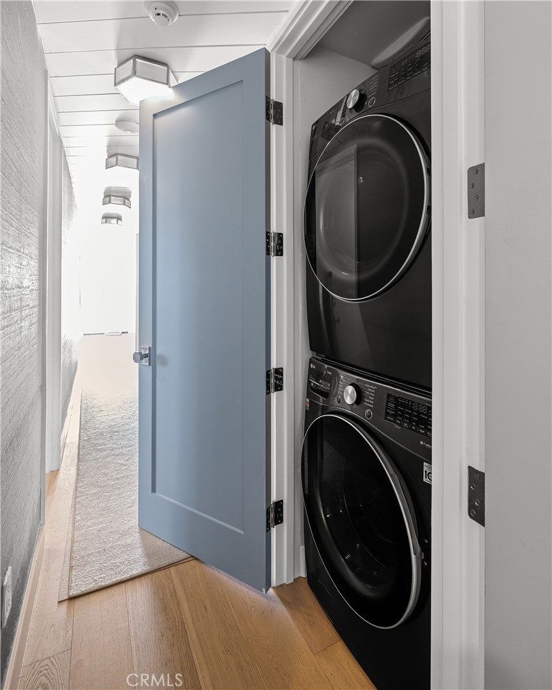 2200 The Strand, Unit B Manhattan Beach, CA 90266 - Photo 24 of 35 a utility room with dryer and washer