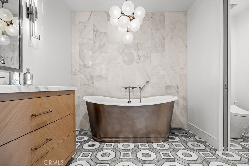 2200 The Strand, Unit B Manhattan Beach, CA 90266 - Photo 34 of 35 a view of a bathtub in a bathroom