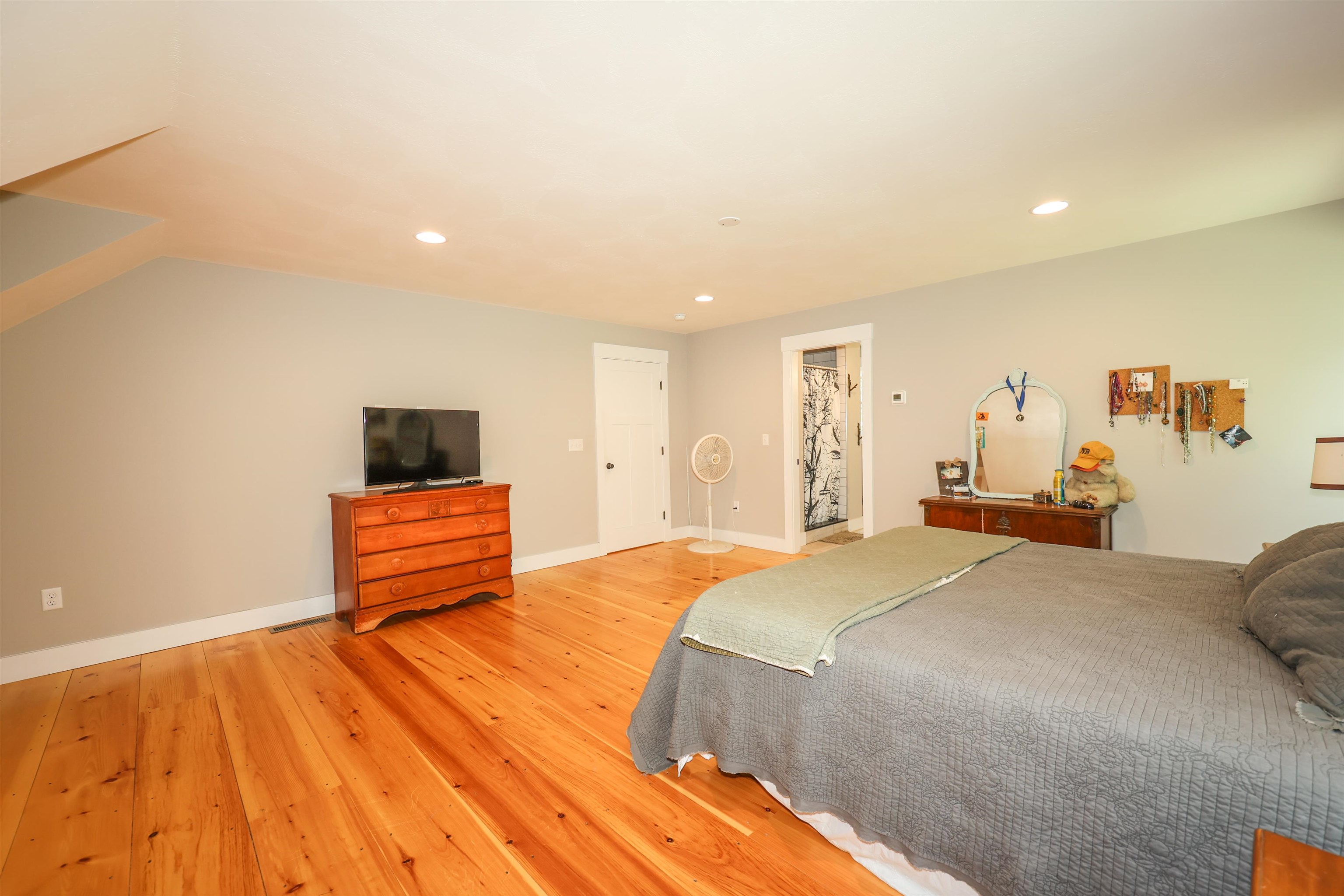 34 Rustic Lane New Boston, NH 03070 - Photo 21 of 40