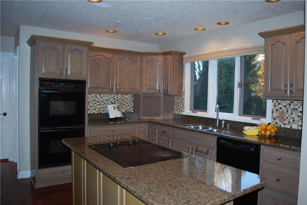 12341 Wayside Road Indianapolis, IN 46256 - Photo 3 of 24 Gallery Image 3