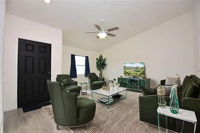 $1,400 | 1035 Fox Lake Drive, Lakeland, FL 33809