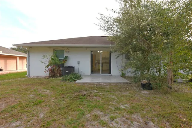 $1,400 | 1035 Fox Lake Drive, Lakeland, FL 33809