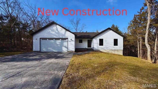 $362,000 | 416 Yorktown Drive, De Soto, MO 63020