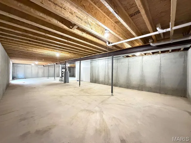 $362,000 | 416 Yorktown Drive, De Soto, MO 63020