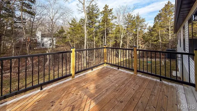 $362,000 | 416 Yorktown Drive, De Soto, MO 63020