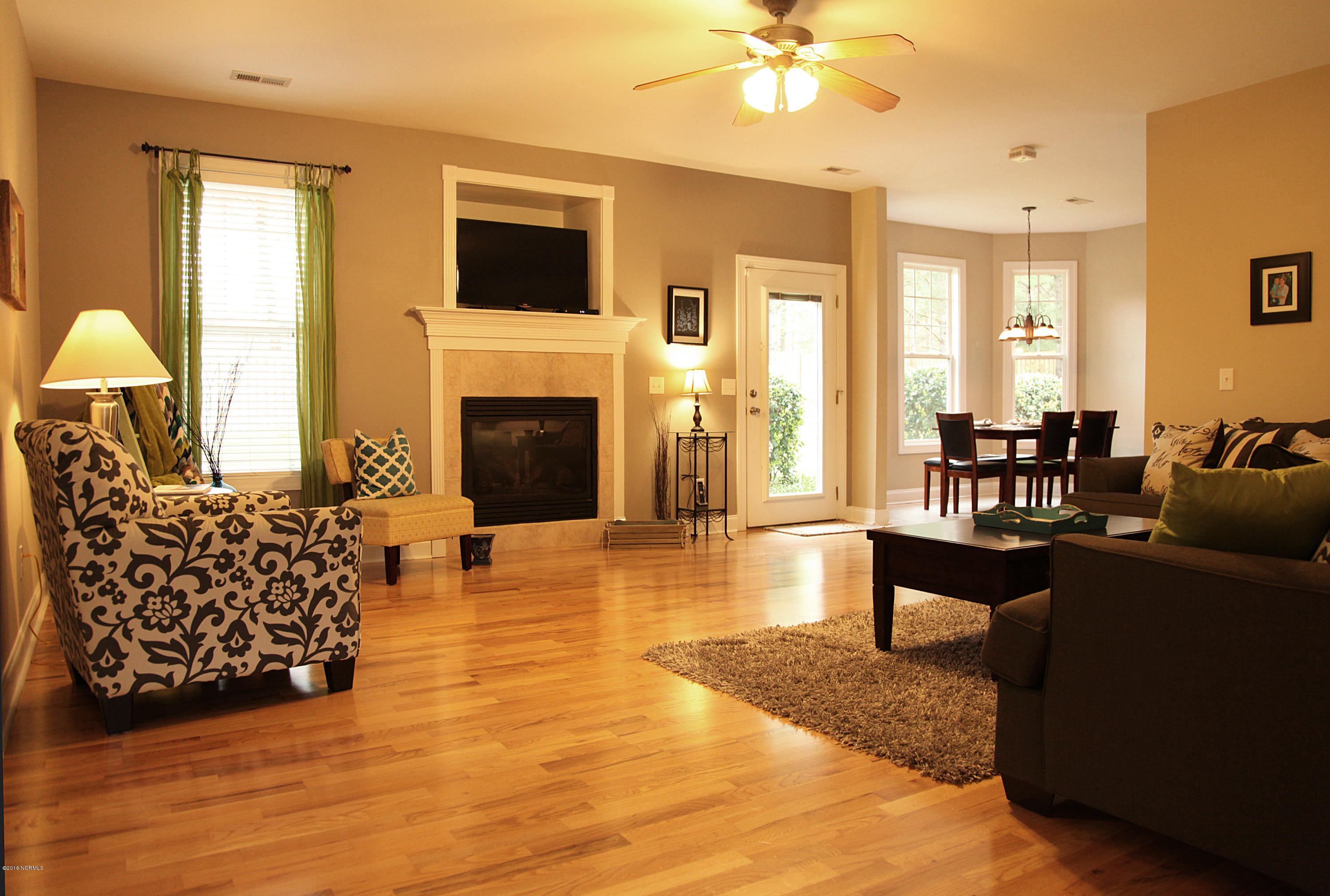 840 Washington Acres Road Hampstead, NC 28443 - Photo 5 of 30 livingrm2