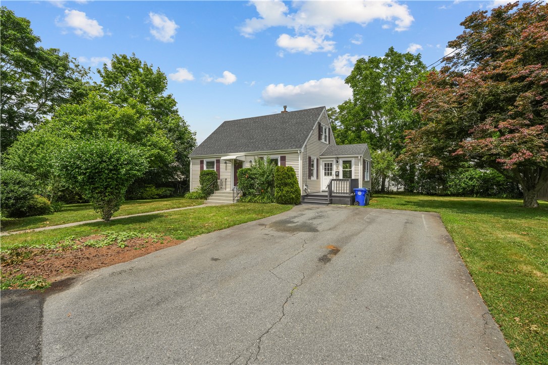 14 Gladding Street Bristol, RI 02809 - Photo 2 of 37