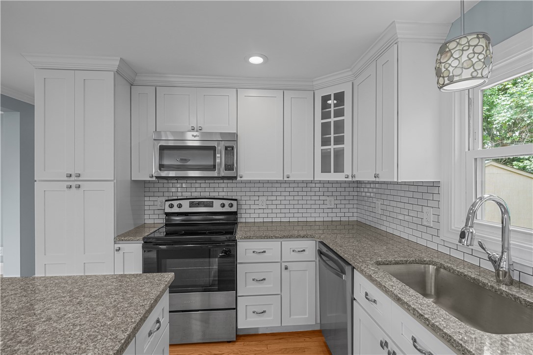 14 Gladding Street Bristol, RI 02809 - Photo 10 of 37