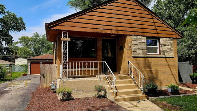 $252,000 | 18526 Dixie Highway, Homewood, IL 60430