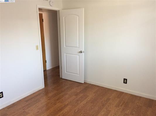 431 East St John Street San Jose, CA 95112 - Photo 9 of 32 an empty room with wooden floor