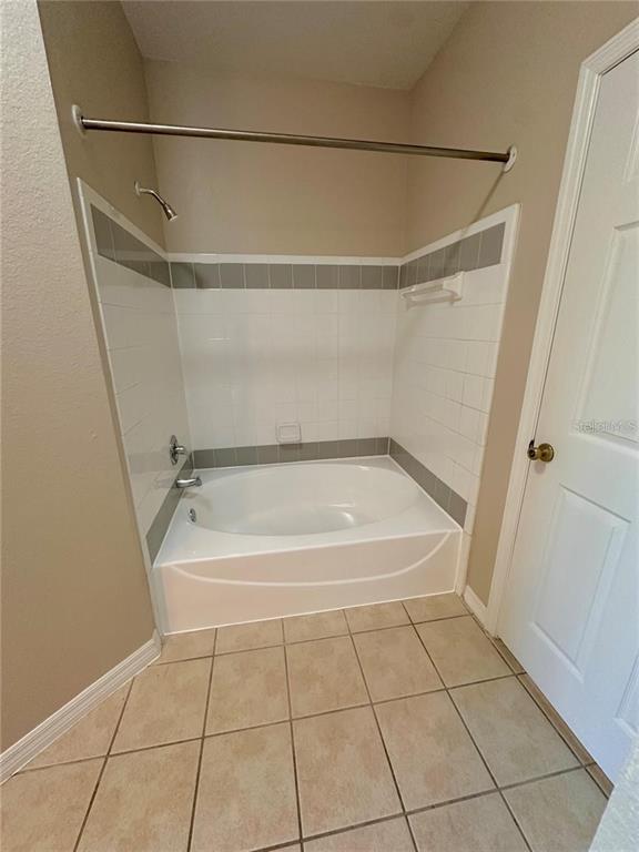3280 Soho Street, Unit 307 Orlando, FL 32835 - Photo 14 of 34 a bathroom with a bath tub