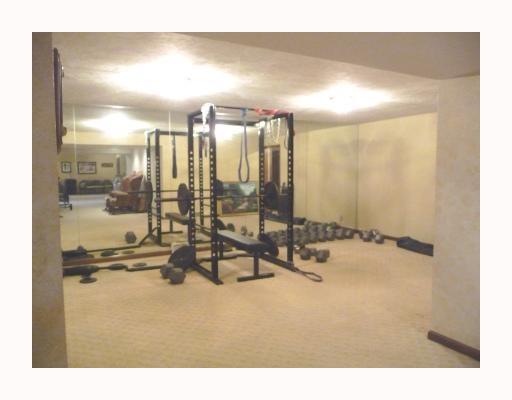 119 Justabout Road Venetia, PA 15367 - Photo 18 of 18 Den/Family/Great Room.