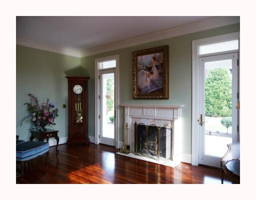 119 Justabout Road Venetia, PA 15367 - Photo 8 of 18 Living Room.