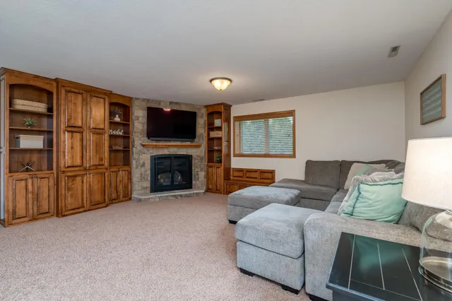 $539,900 | 320 Grovebrook Court, Mankato, MN 56001