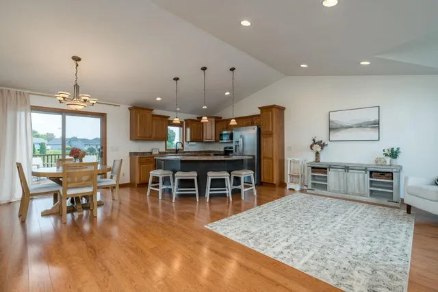 $539,900 | 320 Grovebrook Court, Mankato, MN 56001