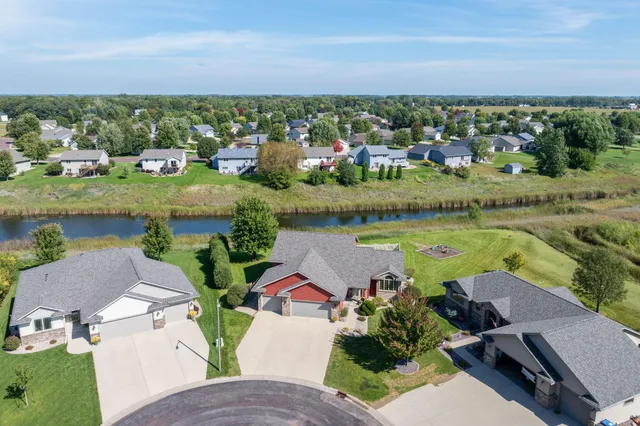 $539,900 | 320 Grovebrook Court, Mankato, MN 56001