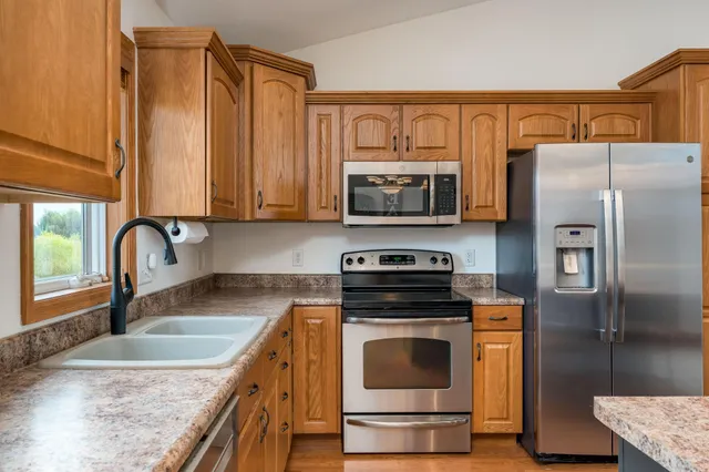 $539,900 | 320 Grovebrook Court, Mankato, MN 56001