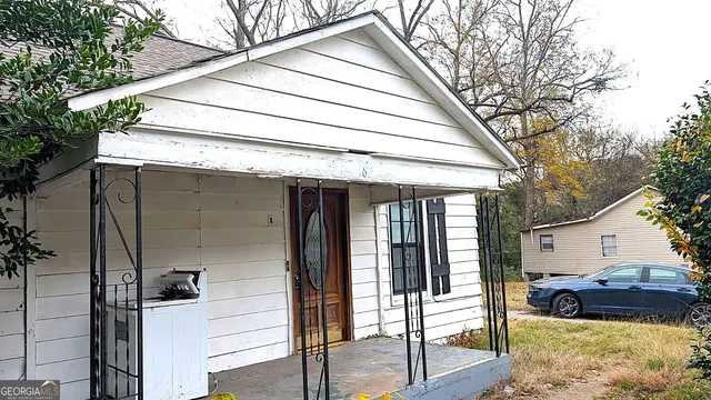 a view of house with a outdoor space