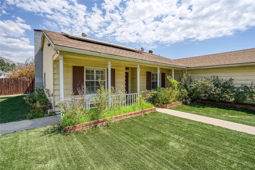 14022 Arlee Place Sylmar, CA 91342 - Photo 4 of 33 a view of house with backyard