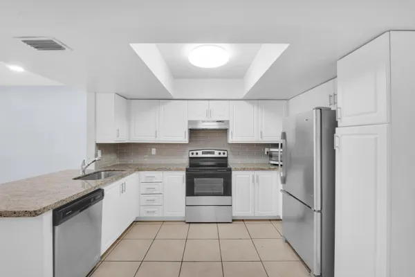 $2,300 | 7106 Northwest 80th Avenue, Tamarac, FL 33321