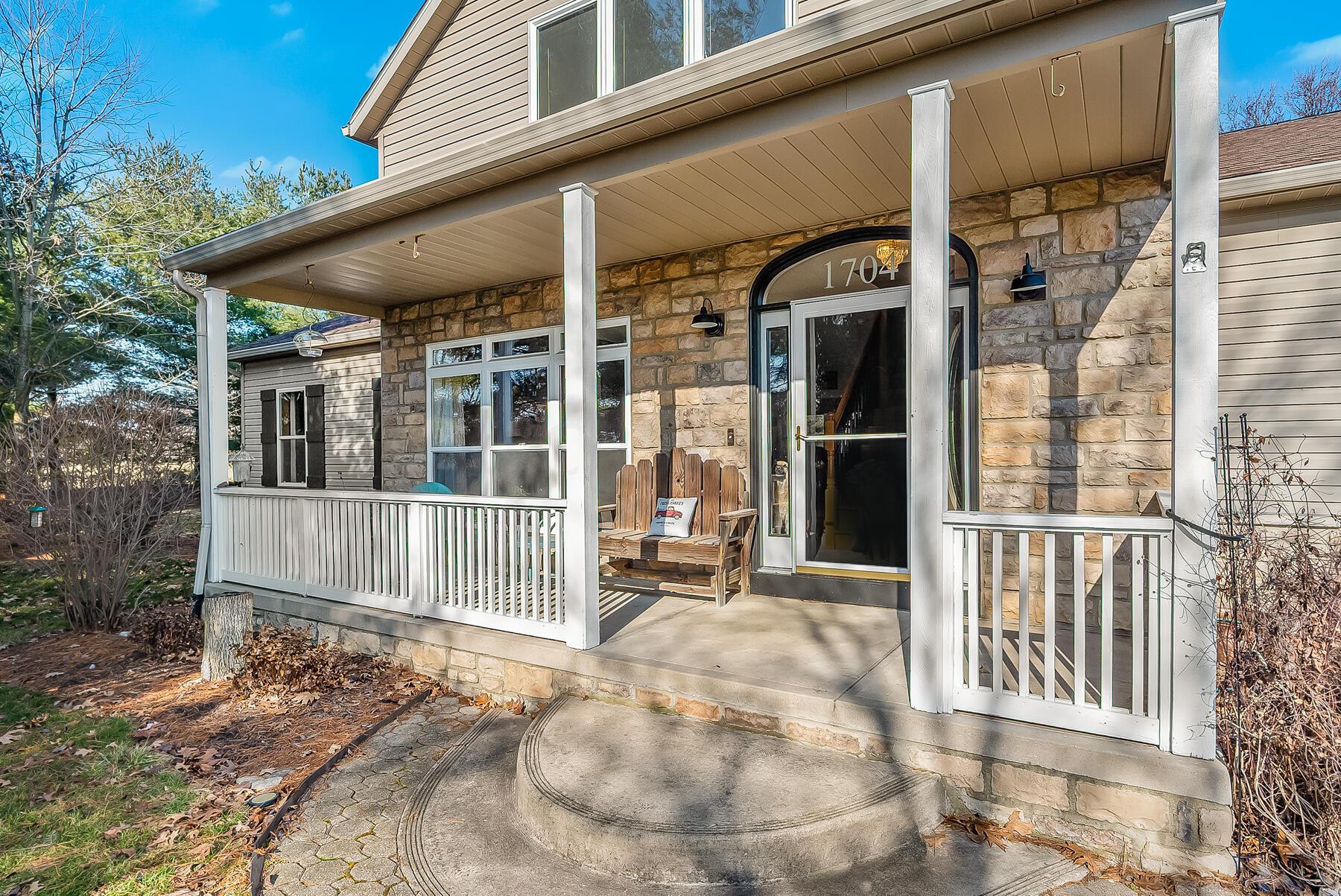 1704 Ford Road Delaware, OH 43015 - Photo 3 of 54 Front Porch