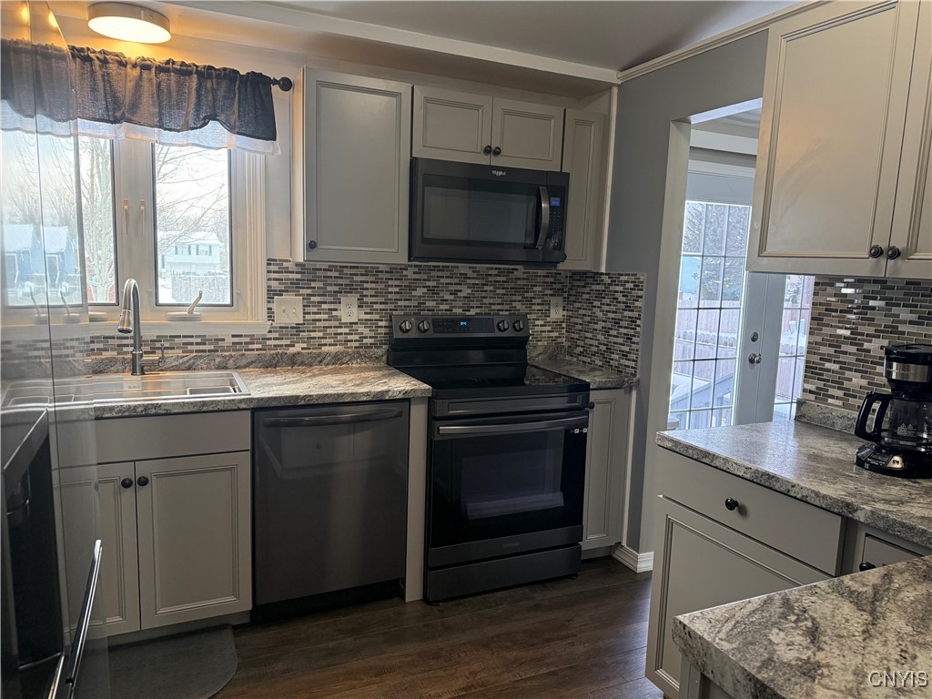 5976 Darby Road Cicero, NY 13039 - Photo 12 of 29