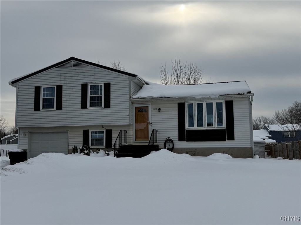 5976 Darby Road Cicero, NY 13039 - Photo 3 of 29