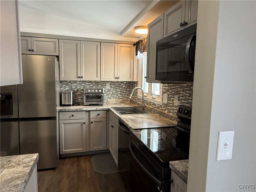 5976 Darby Road Cicero, NY 13039 - Photo 10 of 29