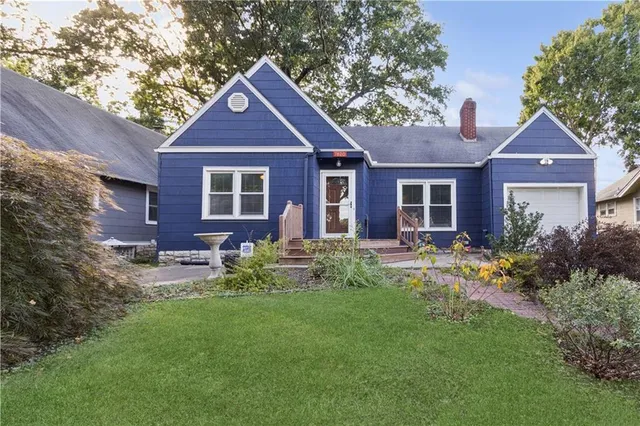 $339,000 | 7620 Grand Avenue, Kansas City, MO 64114