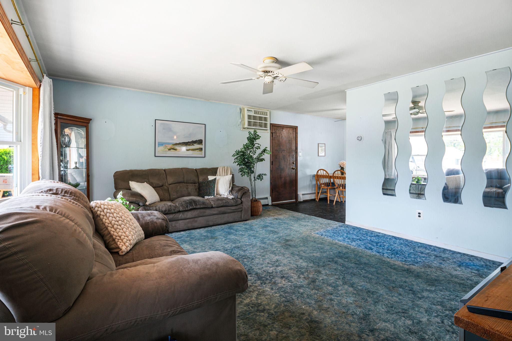 29 Cliff Road Levittown, PA 19057 - Photo 3 of 17 Gallery Image 3