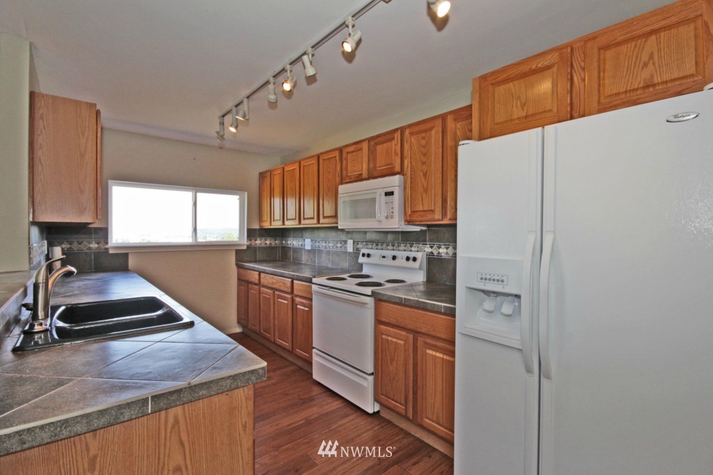 1616 Morris Avenue South Renton, WA 98055 - Photo 2 of 15