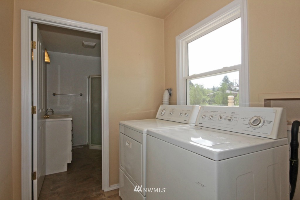 1616 Morris Avenue South Renton, WA 98055 - Photo 12 of 15