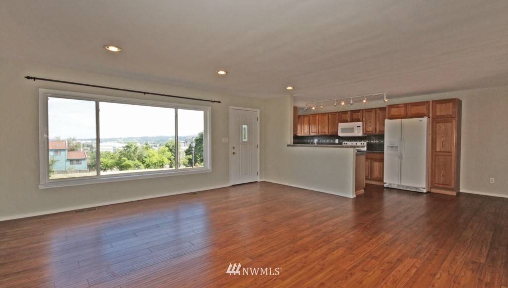 1616 Morris Avenue South Renton, WA 98055 - Photo 3 of 15